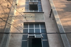 Ön cephe merdiven boşluğu pencereleri