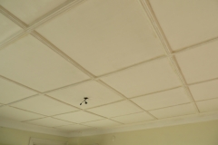 Odalarda yer alan ahşap, çıtalı asma tavan detayı