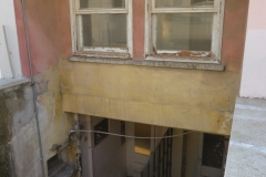Çatı katı dairesinde kapalı alana dahil edilmiş olan balkon bölümü